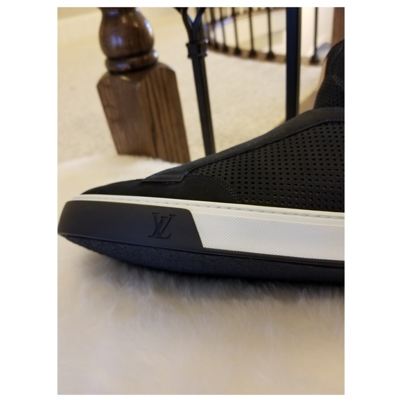Louis Vuitton Men's Sneakers. - Picture 3 of 8